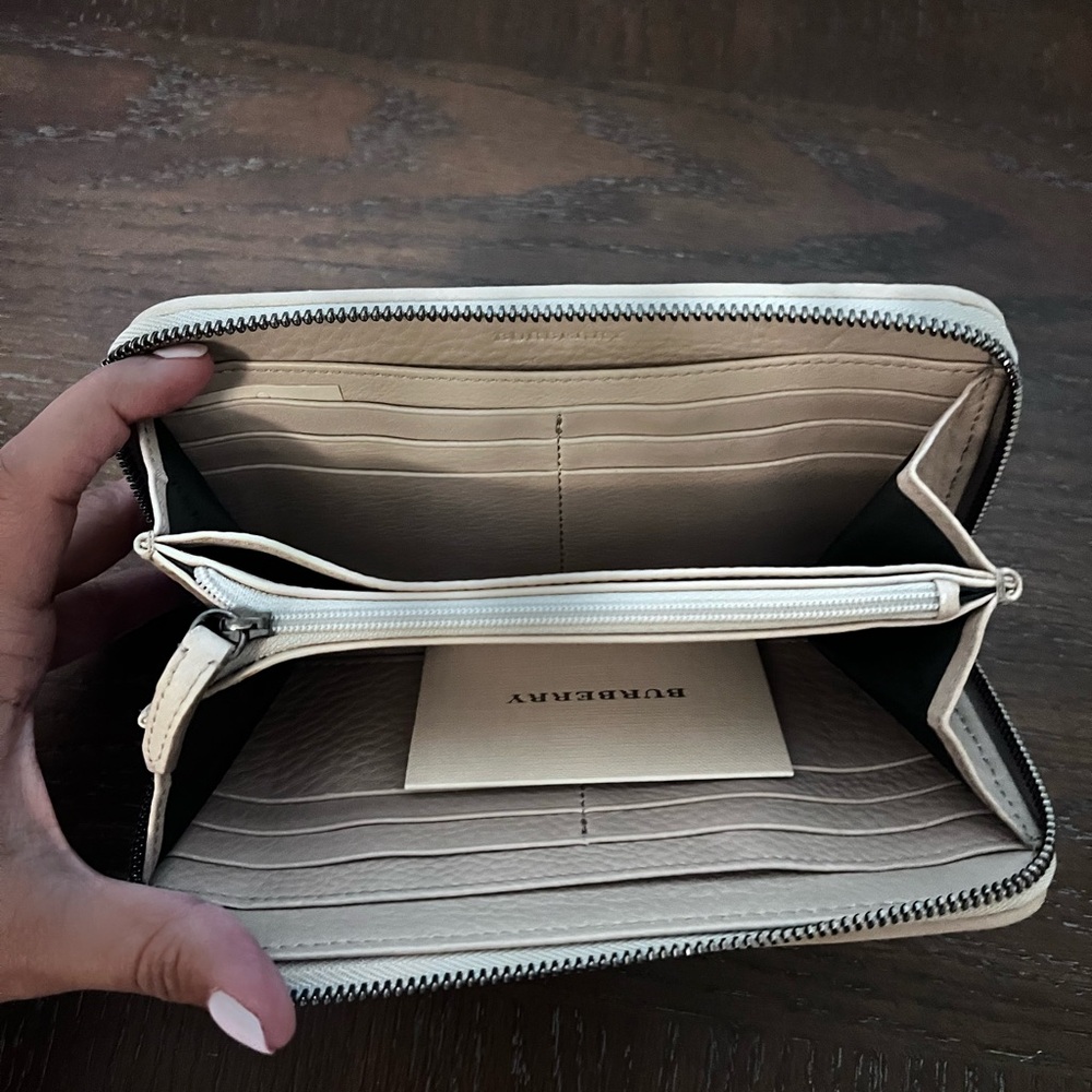 Stylish Black and Cream Wallet - Picture 2 of 3
